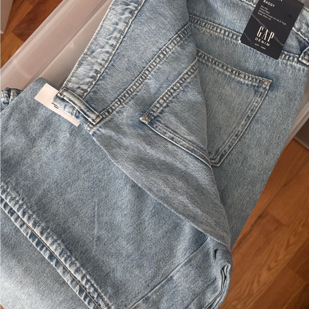 GAP Women's Light Blue Relaxed Jeans